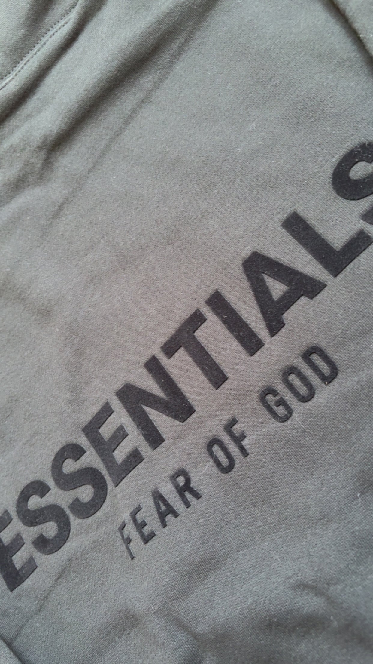 Pull Essentials Authentique